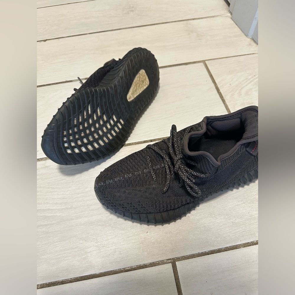 Yeezy 350 Black - Picture 4 of 7